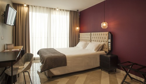 Comfort Room, Terrace