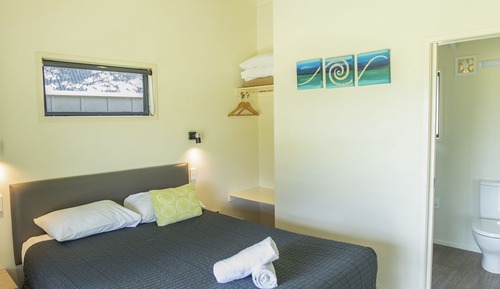 One Bedroom Self-Contained Cabin