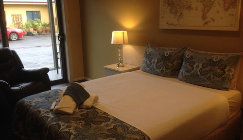 Double Room, 1 Queen Bed