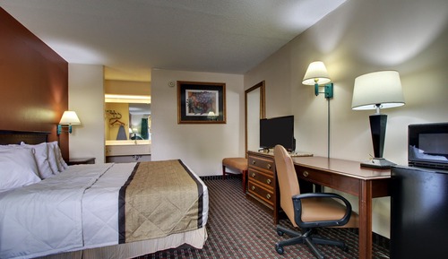 Basic Room, 1 King Bed, Accessible, Non Smoking