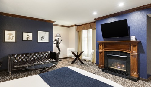 Room, 2 Queen Beds, Fireplace