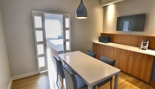 Suite, 1 King Bed, Accessible (Mobil Access Tub)