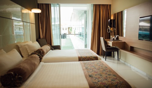 Deluxe Twin with pool view