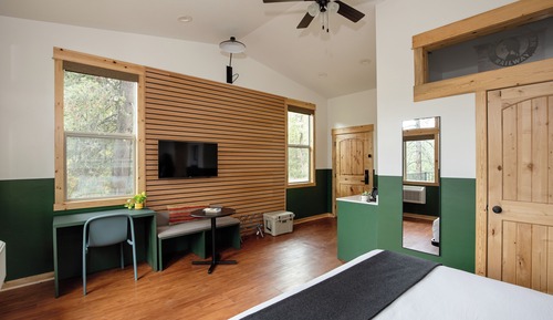 Deluxe Room, 1 King Bed (School House Winter)