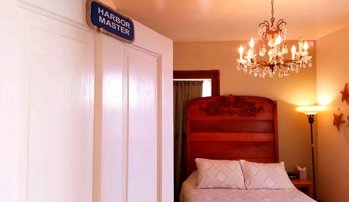 Classic Room, 1 Queen Bed, Private Bathroom