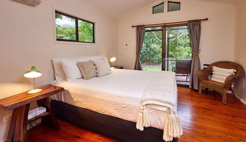 Deluxe Cottage, 1 King Bed, Balcony, Mountain View (Queen Cabin)