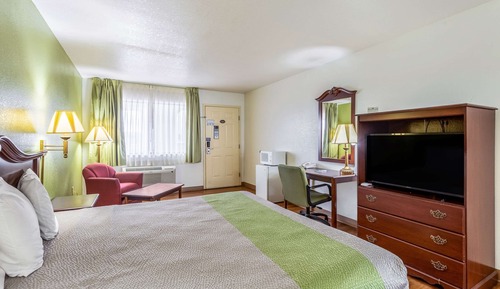 Standard Room, 1 King Bed, Non Smoking