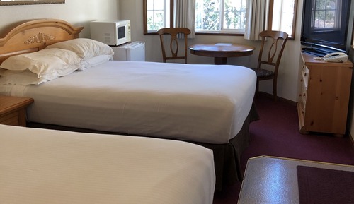 Room #7 - Family Room with 2 Queen Beds (2nd Floor)