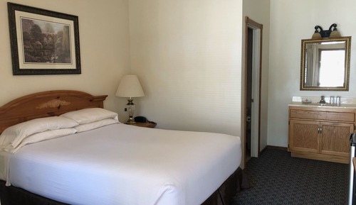 Room #6 - Single Queen (2nd Floor)