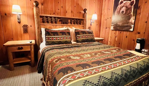 Rustic Retreat, Queen Studio