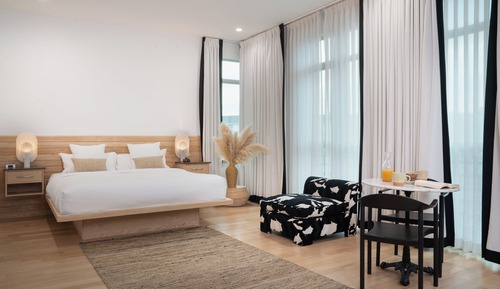Deluxe Room, 1 King Bed, Fireplace