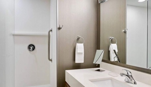 Suite, 1 Bedroom (Hearing Accessible)
