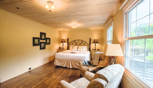 Room (Sunflower Lodge)