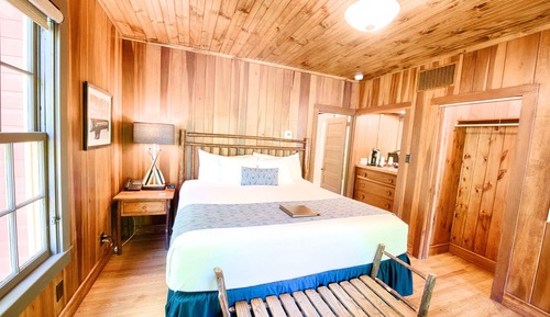 Cabin (Mountain View 2)