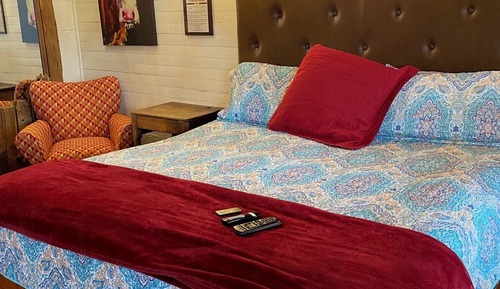 Southern Comfort Room