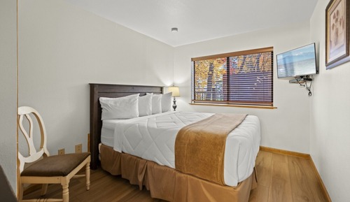Standard Condo, 1 Queen Bed, Fireplace, Lake View