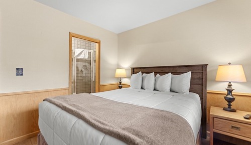 Standard Condo, 2 Bedrooms, Fireplace