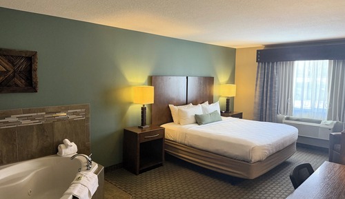 Suite, 1 King Bed, Jetted Tub