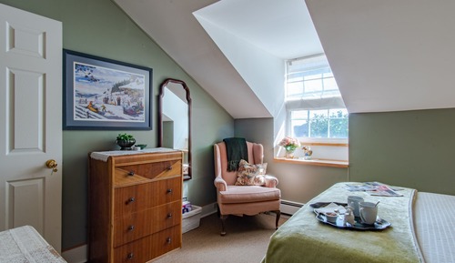 Classic Room, 1 Queen Bed (Colonial Room)