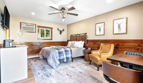 Queen Room with Loveseat Standard