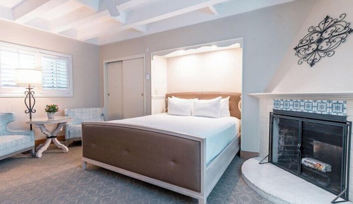 Premium Room, 1 King Bed, Fireplace