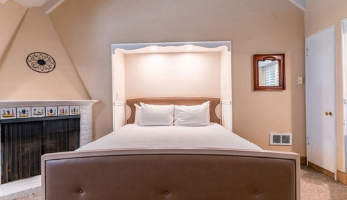 Deluxe Room, 1 King Bed, Fireplace
