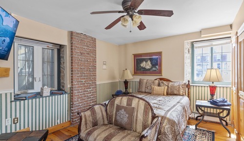 Suite 35A : The V.I.P. Guest Suite