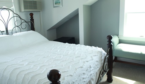 Panoramic Single Room, 1 Queen Bed, Private Bathroom, Ocean View (Room 307)