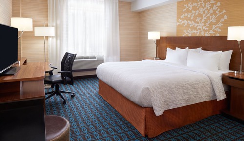 Room, 1 King Bed, Hearing Accessible (Roll-in Shower)