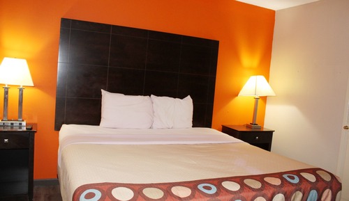 Basic Room, 1 Queen Bed