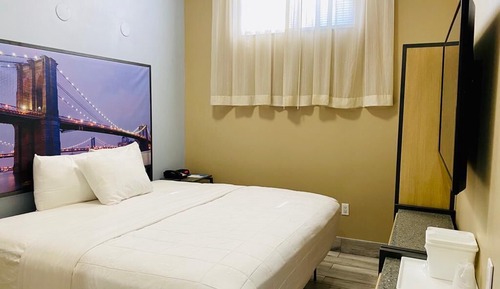 Standard Room, 1 King Bed, Non Smoking