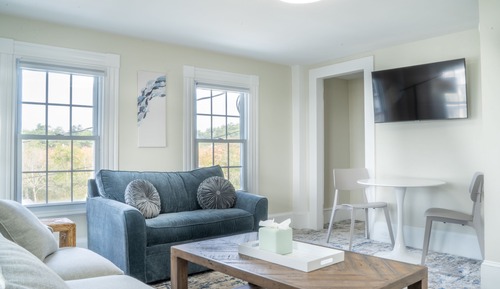 Queen Suite w/ Kitchen