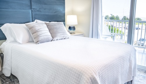 Oceanfront Queen w/ Kitchenette