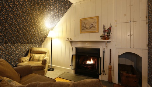 Deluxe Room, 1 Queen Bed, Fireplace, Mountainside