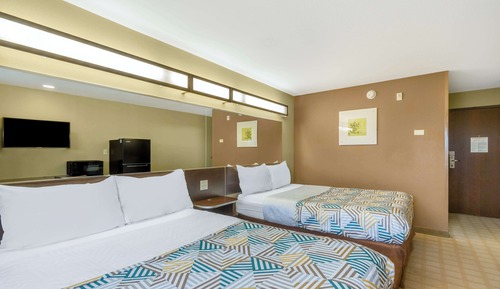 Deluxe Room, 2 Queen Beds, Non Smoking, Refrigerator & Microwave
