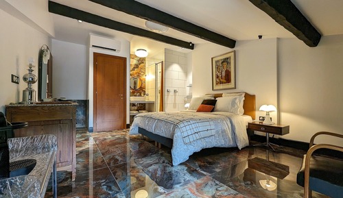 Deluxe Room, 1 Queen Bed, Pool View