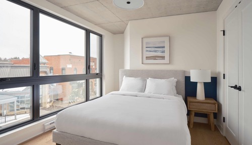 302 - 3rd Floor 3 Bedroom Office Penth, Queen Beds, Main St.