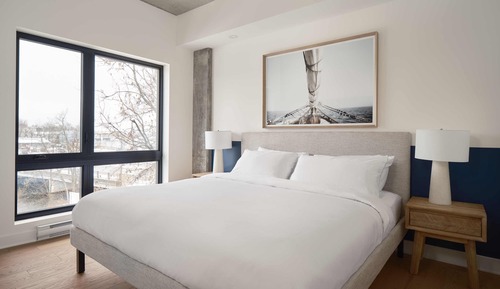 305 - 3rd Floor - 1 Bedroom Suite, King Bed, Lake View