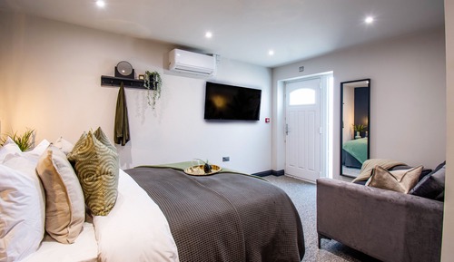 Executive Suite, 1 Double Bed, Kitchen, Courtyard View