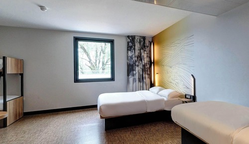 Family Room ( 5person max)