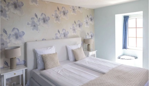 Comfort Room, Lake & Mountain View
