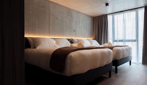 Deluxe Suite, Pool Access