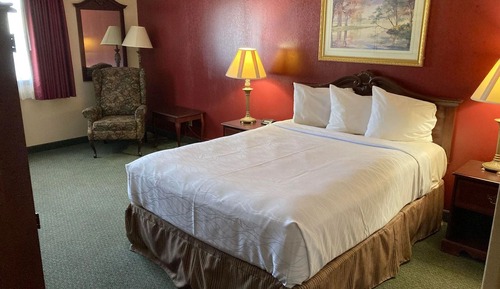 Economy Room, 1 King Bed, Non Smoking