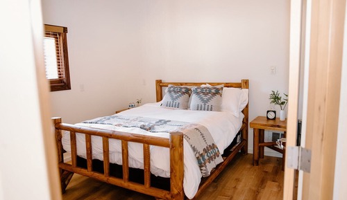 Standard Double Room, 1 Queen Bed, Shared Bathroom, Mountain View