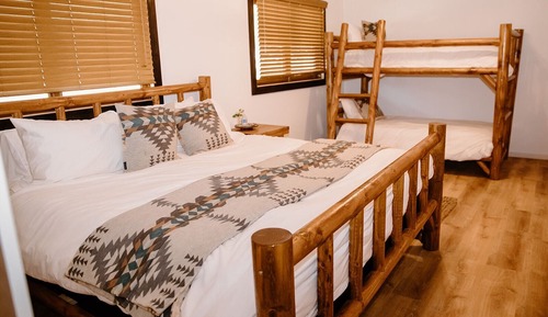 Family Room, Multiple Beds, Non Smoking, Mountain View