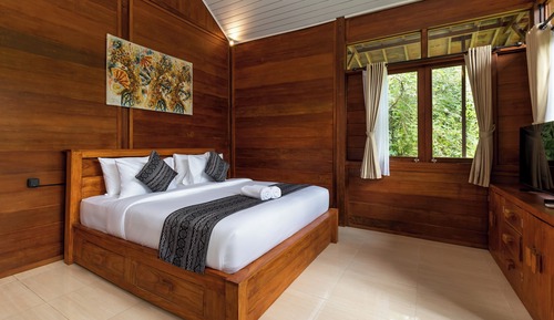 Signature Cabin, Hill View