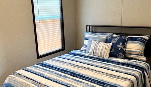 Deluxe Cabin, 2 Bedrooms, Poolside