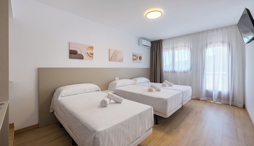 Basic Triple Room, Balcony