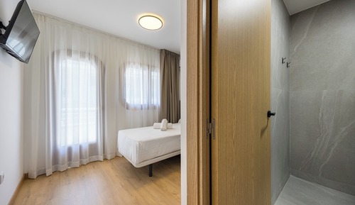 Basic Single Room, Balcony
