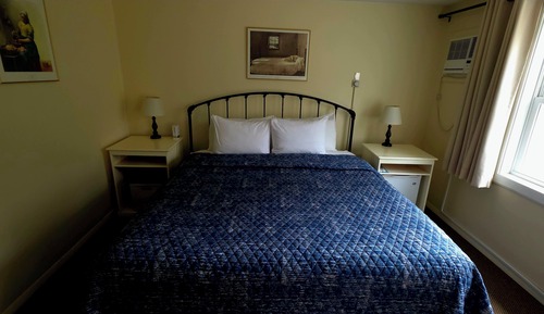 Apartment, 1 King Bed, Pets Not Allowed, Garden View (Large King 2nd Floor)